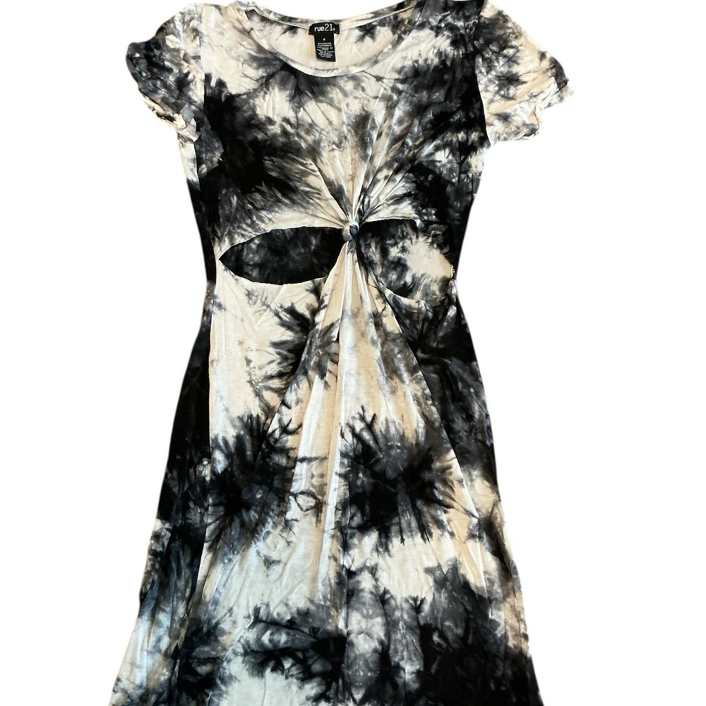 🩷Rue21 Black and White Casual Sundress with Flutter Cap Sleeves